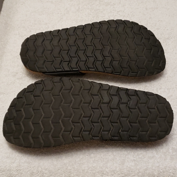 GH Bass & Co black patent thong sandals, 7 - Picture 7 of 8